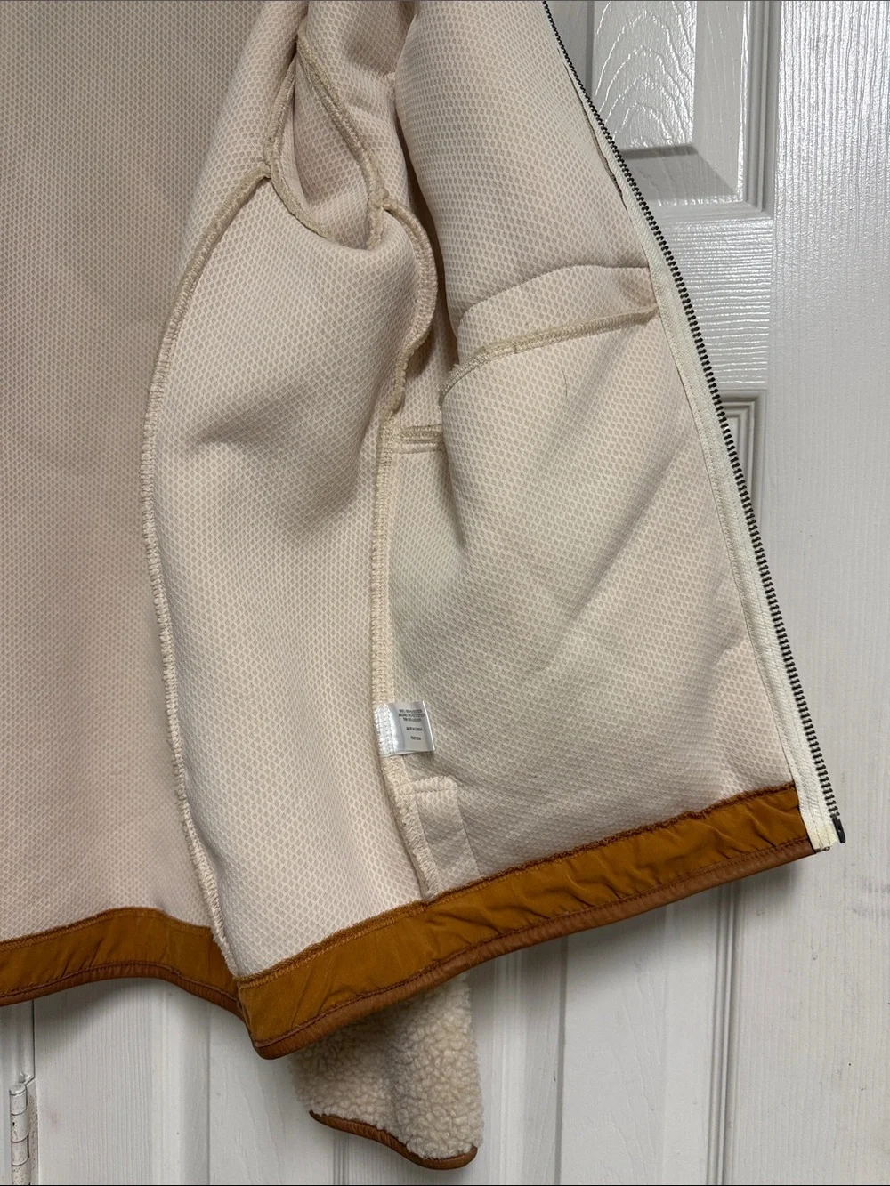 Orvis Sherpa Fleece Jacket, Contrasting Chest pocket & 100% Brown Leather Trim.